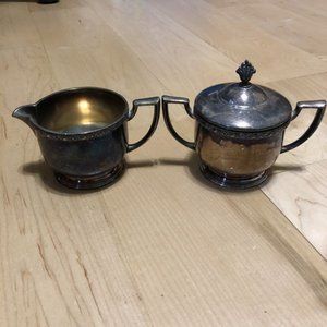 Antique Wm A Rogers Berwick patter silver plated sugar bowl with cover & creame